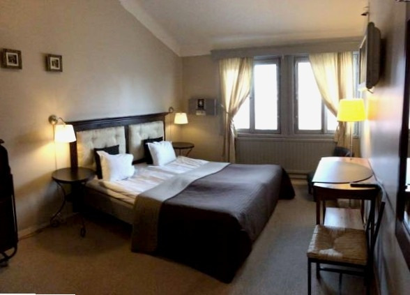 Colonial Hotel